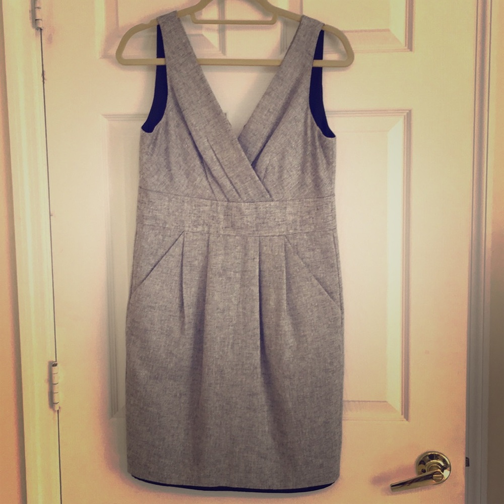 Ann Taylor loft pleated dress with pockets size 2